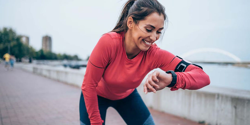 ONDORA – Fit Smartwatch für deinen Alltag
Bis zu 7 Tage Akkulaufzeit, Anrufe direkt über die Uhr, WhatsApp-Benachrichtigungen und smarte Gesundheitsfunktionen wie Schlafanalyse, Schrittzähler und Kalorienübersicht – alles, was du brauchst, an deinem Handgelenk.
Robust, alltagstauglich und geschützt vor Stößen, Staub und Wasser.