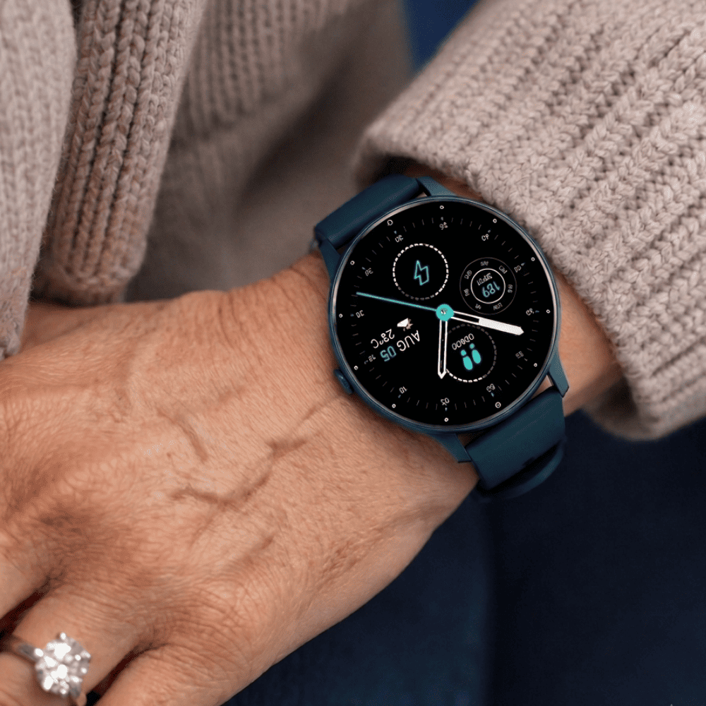ONDORA – Fit Smartwatch für deinen Alltag
Bis zu 7 Tage Akkulaufzeit, Anrufe direkt über die Uhr, WhatsApp-Benachrichtigungen und smarte Gesundheitsfunktionen wie Schlafanalyse, Schrittzähler und Kalorienübersicht – alles, was du brauchst, an deinem Handgelenk.
Robust, alltagstauglich und geschützt vor Stößen, Staub und Wasser.