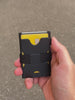 Watchbutton® Core Wallet mit One-Click Kartenzugriff, RFID-Schutz, sicherem Bargeldband und Platz für bis zu 15 Karten